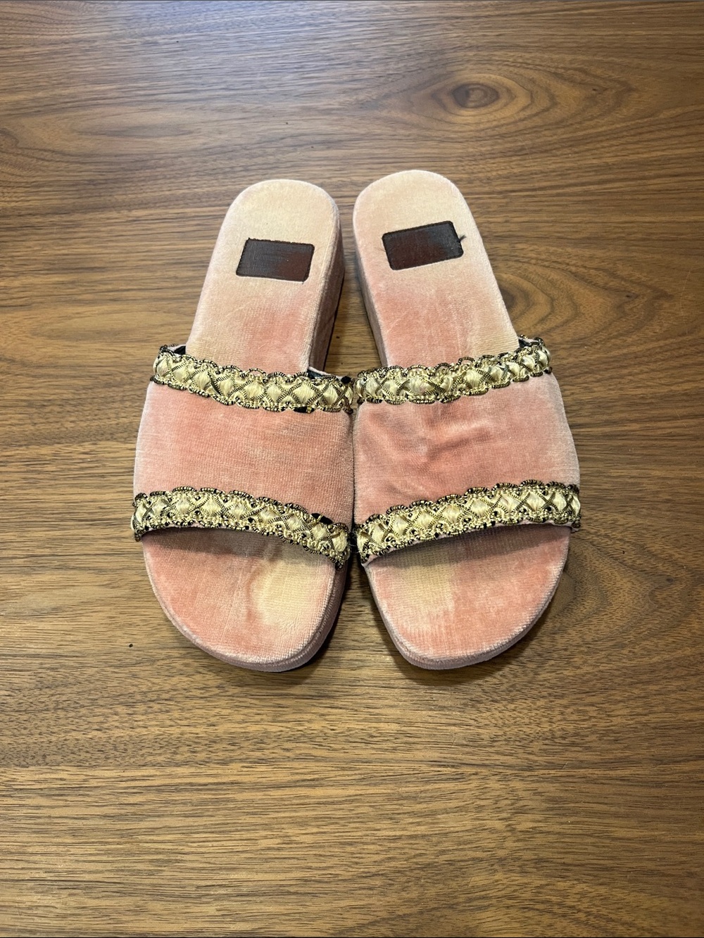 90s vintage pink  w/ gold trim velvet shoes size 8. No tags/sizing posted.